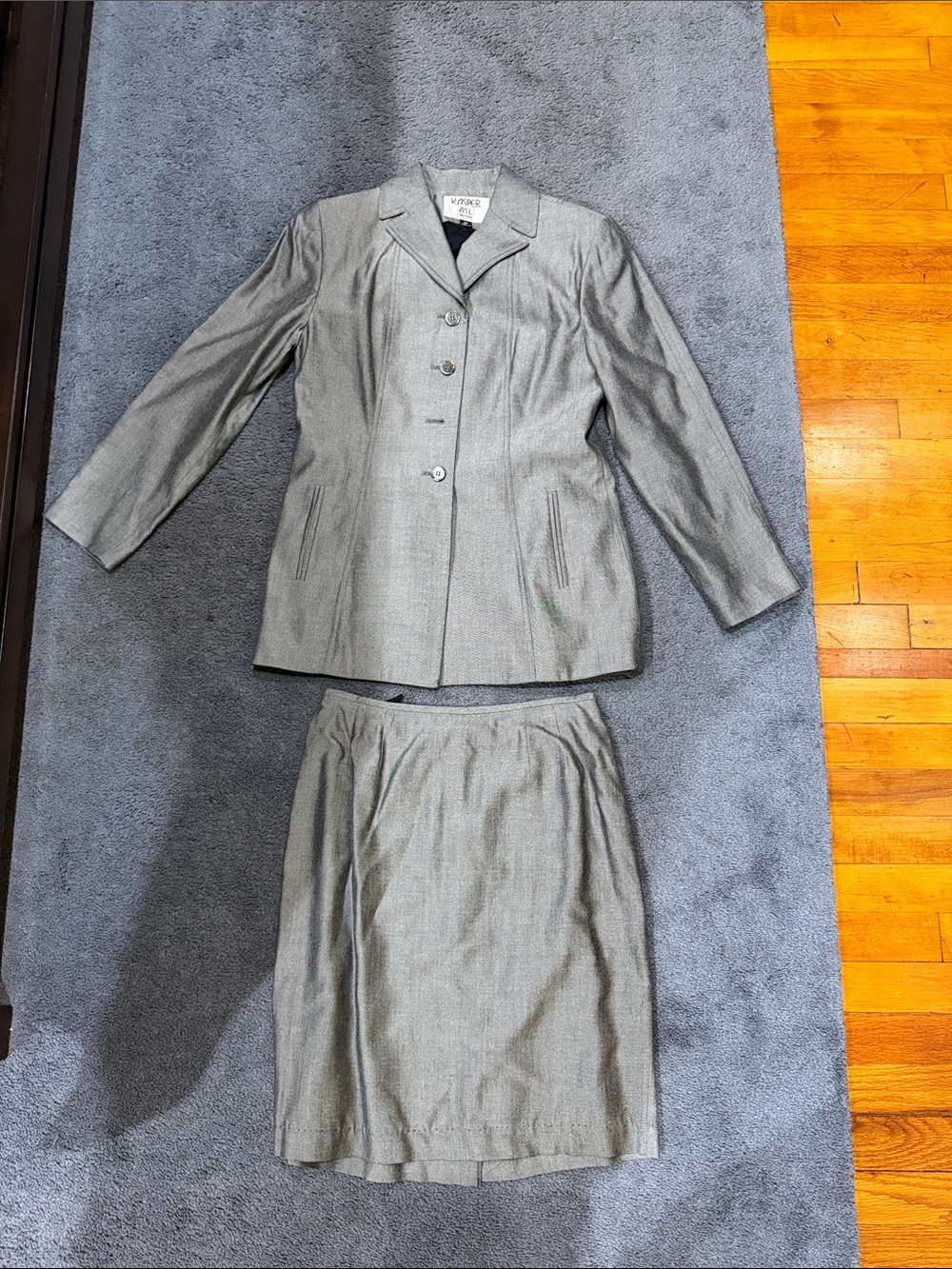 Kasper Petite Two-Piece Suit in Gray